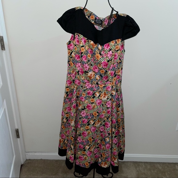 NWT - H & R Dress - Picture 5 of 8